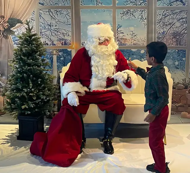 Santa for Hire606387671537428481