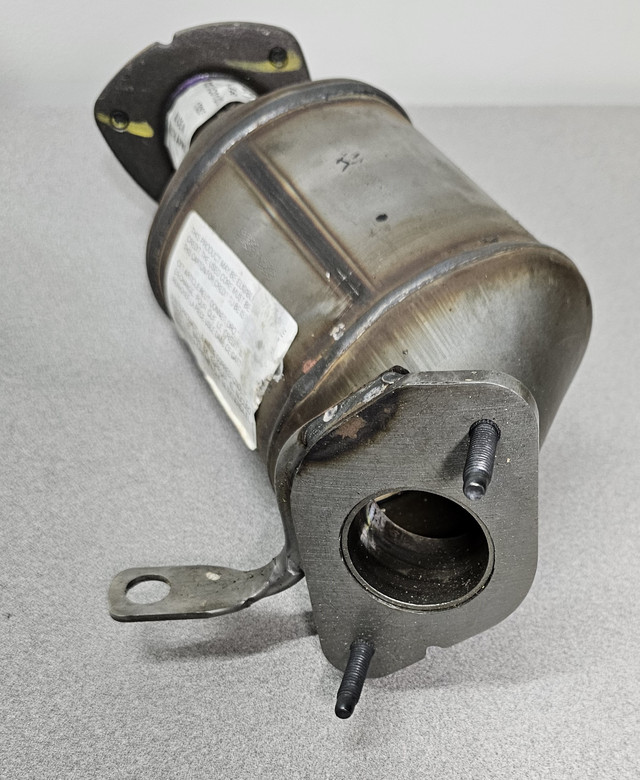 Driver Side 3-Way Catalytic Converter GM 23229313 in Engine & Engine Parts in Barrie - Image 4