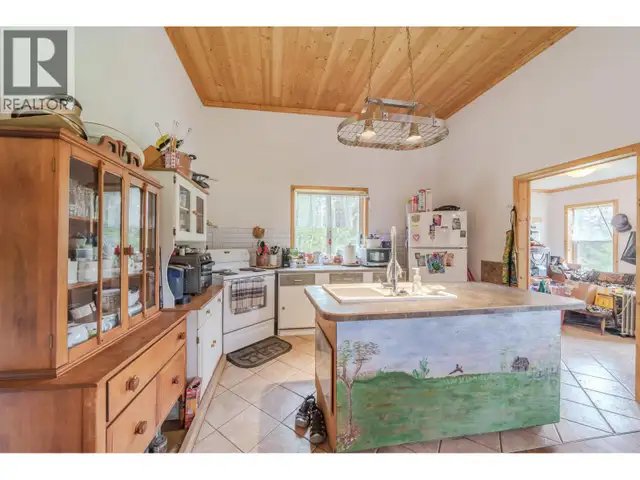 7478 BURGESS ROAD Deka Lake / Sulphurous / Hathaway Lakes, Briti in Houses for Sale in 100 Mile House - Image 21