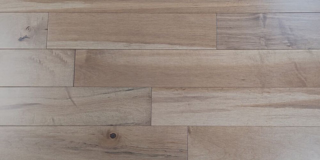 4-1/4" Hard Maple Bistro Hardwood Flooring - Raphia color dans Planchers et murs  à Ouest de l’Île - Image 3