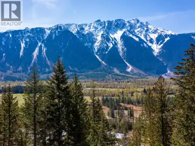 Welcome to Sunstone, where luxury and nature converge. This incredible south-facing building lot boa...