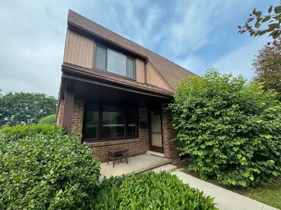 Beautiful 3 Bedroom Townhome for Rent In Waterloo!