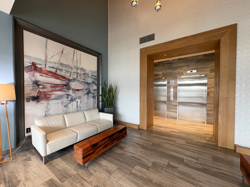 Stunning 1 Bedroom Condo in Aqua Vista at Kings Wharf! 2
