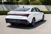 Key Features: ALLOY WHEELS, BLIND SPOT, KEYLESS ENTRY, LANE DEPARTURE WARNING, DIGITAL CLUSTER, ADAP... (image 5)