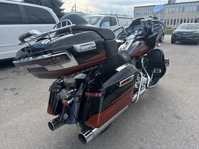 2015 Harley-Davidson CVO Road Glide ~ SUPER CLEAN ~ 110CI ~ ROAD in Sport Touring in City of Toronto - Image 6