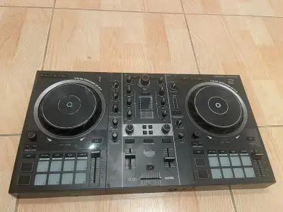 Hercules DJControl Inpulse 500: 2-deck USB DJ controller, View more