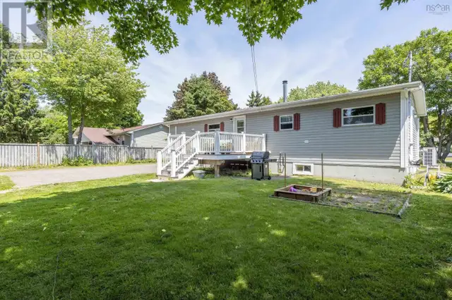 50 Bishop Avenue New Minas, Nova Scotia62863782474243121