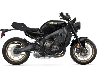 2025 YAMAHA XSR900 YAMAHA XSR900 2025 Basée sur la populaire MT-09 l’XSR900 offre le parfait mélange...