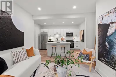 MAIN - 327 KENILWORTH AVENUE Toronto (The Beaches), Ontario
