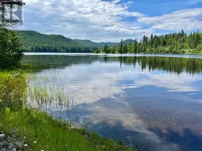 * PREC - Personal Real Estate Corporation. Private hideaway with stunning lake and mountain views! T...