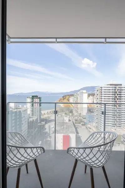Beautiful Junior 1bd with stunning water view Incentive: • 1 1/2 month free rent for new residents o...