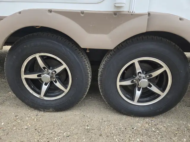 2016 Forest River FLAGSTAFF 8528 REWS in Travel Trailers & Campers in St. Albert - Image 9