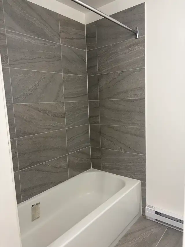 Superbe 4 1/2, rue Pie-X Lévis, sur 2 étage, LIBRE in Long Term Rentals in Lévis - Image 18