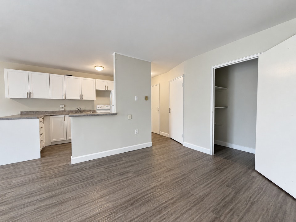 301 - 880 Colborne Road 4