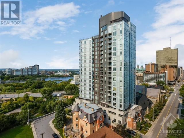 428 SPARKS STREET UNIT#1704 Ottawa, Ontario in Condos for Sale in Ottawa