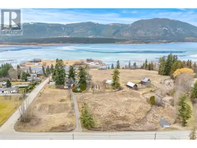 Exceptional Lakeview Development Opportunity in Salmon Arm This prime development property offers a...