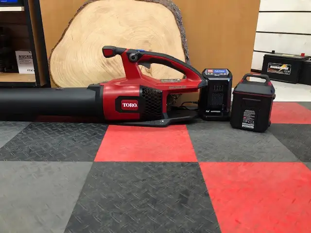 Toro 60V MAX* Brushless (51822) Leaf Blower in Lawnmowers & Leaf Blowers in Belleville - Image 7