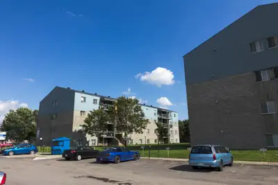 * 4 1/2 * Photos intérieur d'un logement de même configuration. Visiter pour mieux apprécier Situé à...