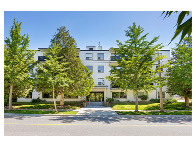 Building Features OPEN HOUSE: FRIDAY, JULY 10 & 24 | 3-6PM 55 Forty Second St. is located just south...