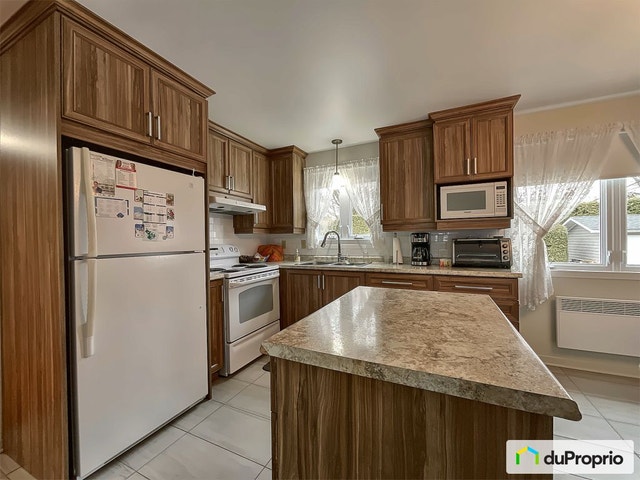 $475,000 - Bungalow for sale in St-Charles-Borromée — photo 1