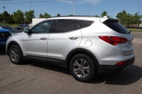 Experience comfort, capability, and reliability with this 2016 Hyundai Santa Fe AWD Luxury. With its... (image 4)