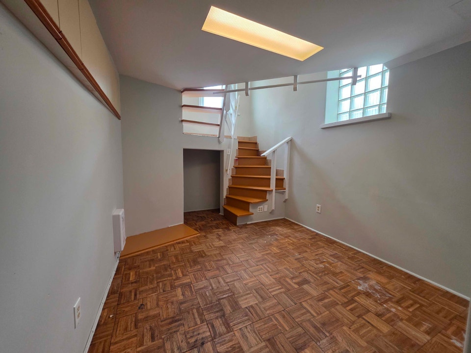 216 Montreal St Unit 2 – Private Bachelor‑Style Room 4