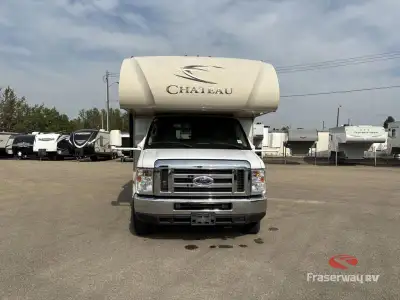 Travel with ease to the locations of your choice in this Chateau class C motor home by Thor Motor Co...