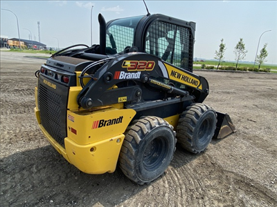 2022 New Holland L320 in Heavy Equipment in Winnipeg - Image 4