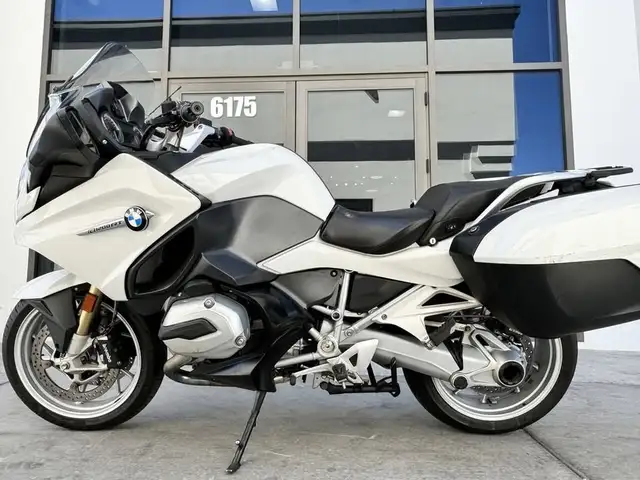 2018 BMW R 1200 RT ALPINE WHITE PREMIUM-WHITE! in Street, Cruisers & Choppers in Saskatoon - Image 7