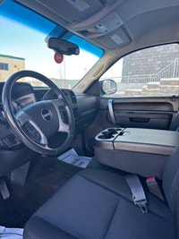 This 2012 GMC Sierra K1500 SLE gives you that confident, commanding feeling every time you get behin... (image 6)