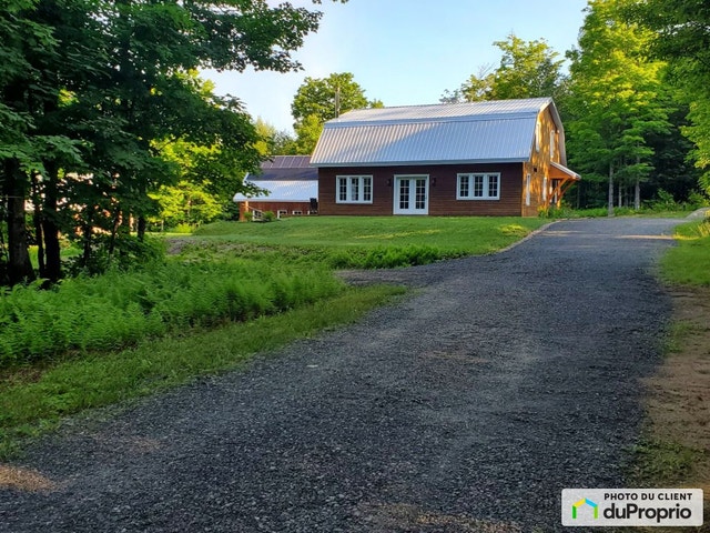 $1,249,000 - Villa for sale in Lac-des-Plages — photo 1