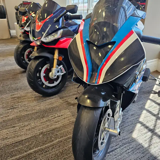 Black Friday!! 12V BMW HP4 RACE MOTORCYCLE BIKE FOR KIDS! RUB in Toys & Games in Mississauga / Peel Region - Image 4