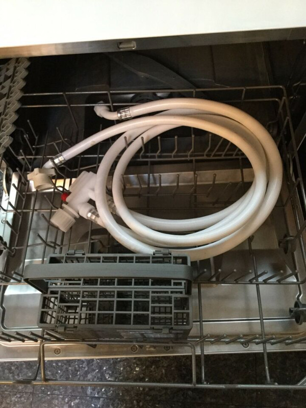 SPT SD-2225DW Countertop Dishwasher in Dishwashers in Mississauga / Peel Region - Image 4