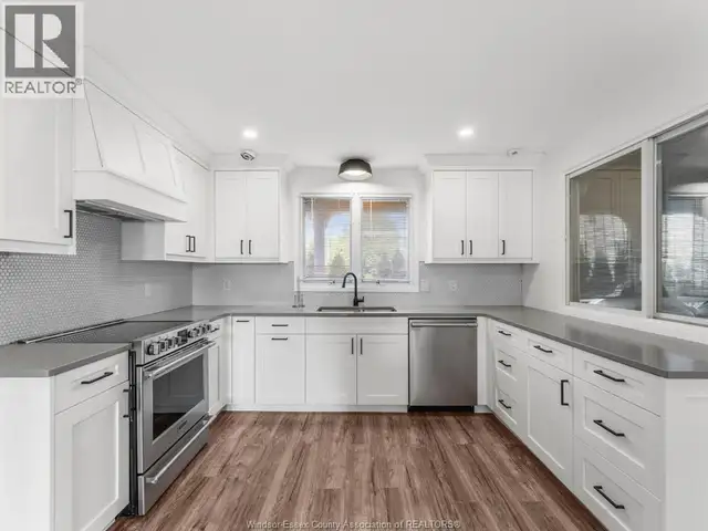 13050 RIVERSIDE DRIVE East Tecumseh, Ontario in Houses for Sale in Windsor Region - Image 11