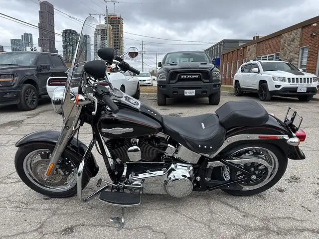 2010 Harley-Davidson Fat Boy ~ FAT BOY ~ 96CI ~ 2 INTO 1 ~ CANAD in Street, Cruisers & Choppers in City of Toronto - Image 3