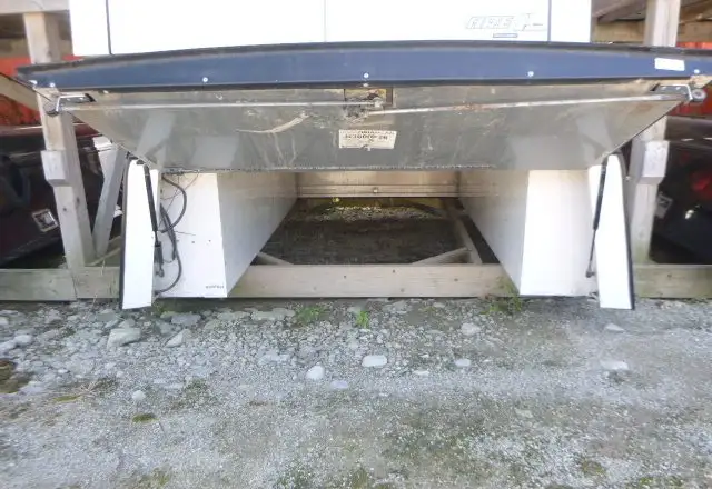 2014 - 2018 GMC Sierra or Chevrolet Silverado 6'6 White ARE in Other Parts & Accessories in Kitchener / Waterloo - Image 4