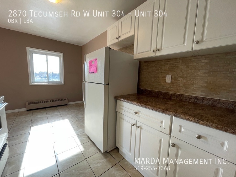 SPACIOUS BACHELOR UNIT NEAR HURON CHURCH! + Utilities 4