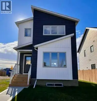 Discover the perfect blend of modern style and comfort in this one-owner, 2-storey gem crafted by on...