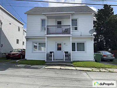 Ce Triplex bien entretenu représente une opportunité d'investissement ou d'occupation. Les trois occ...