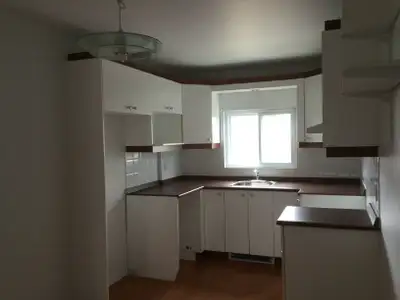 4 1/2 à louer dans le secteur de Charlesbourg Adresse : 4667, 5e Avenue Ouest #5 Étage : RDJ Prix :...