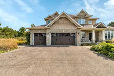 SOUGHT AFTER COUNTRY CLUB COMMUNITY! Meticulously custom-built Tomar home, situated on premium 2 acr...