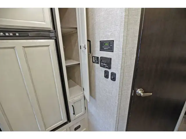 2023 Entegra Coach Odyssey 31F Bund Bed NEUF VR/RV Classe C 2023 in RVs & Motorhomes in Laval / North Shore - Image 15