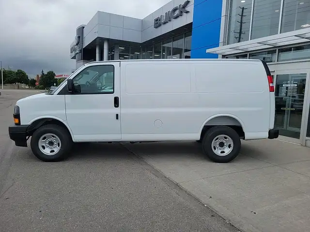 2025 Chevrolet Express 2500 Work Van in Cars & Trucks in Markham / York Region - Image 9