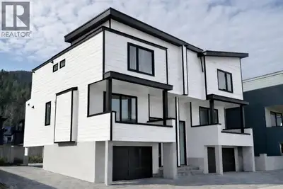 Situated in the heart of Pemberton´s newest neighbourhood, Tiyata Village, this brand-new full duple...
