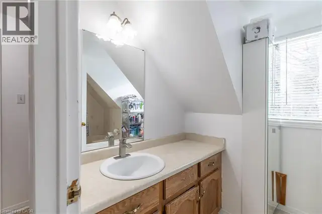 104 HENRY Street Rockwood, Ontario in Houses for Sale in Guelph - Image 17