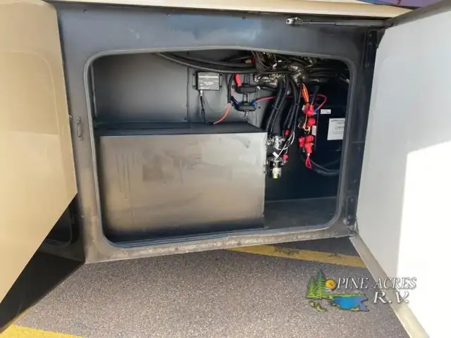 2018 Fleetwood RV Discovery 38K only 14,584 Miles in RVs & Motorhomes in Moncton - Image 70