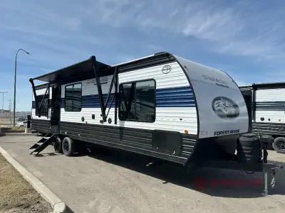 Forest River Cherokee Grey Wolf travel trailer 27LH highlights: Island Peninsula with Bar Stools L-S...