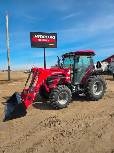 POWERFUL PERFORMANCE AND COMFORT Engineered for top-tier performance and operator comfort, these tra...