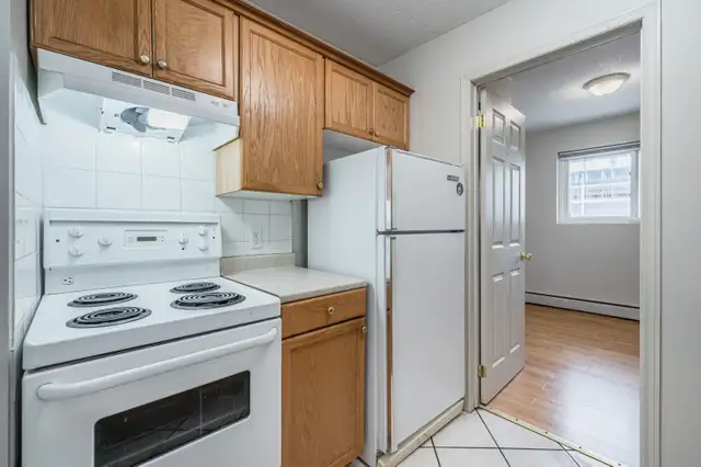 Student Rooms Available Steps From Laurier!! - Furnished Rooms!! in Room Rentals & Roommates in Kitchener / Waterloo - Image 13