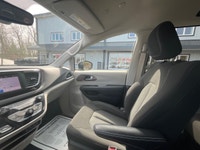 Price includes $1,000 finance credit. Price does not include fees or taxes. Experience the 2023 Chry... (image 9)